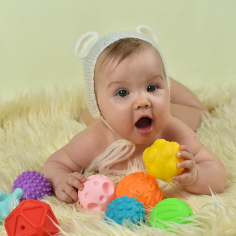 Piłki sensoryczne zestaw 8szt 0m+ dla niemowląt AKUKU